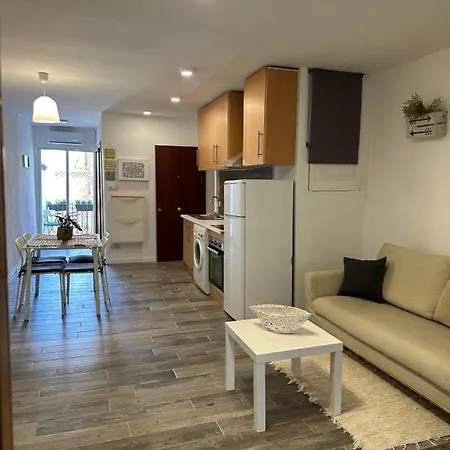 Entero. Piso En El Centro De El Vendrell. *